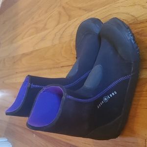 Like new Aqualung Booties